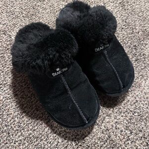 BearPaw Women's Black Plush Slippers